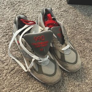 New Balance 990v2 M990VS2 Grey
20th Anniversary Men's Shoe Size 7
- MADE in USA